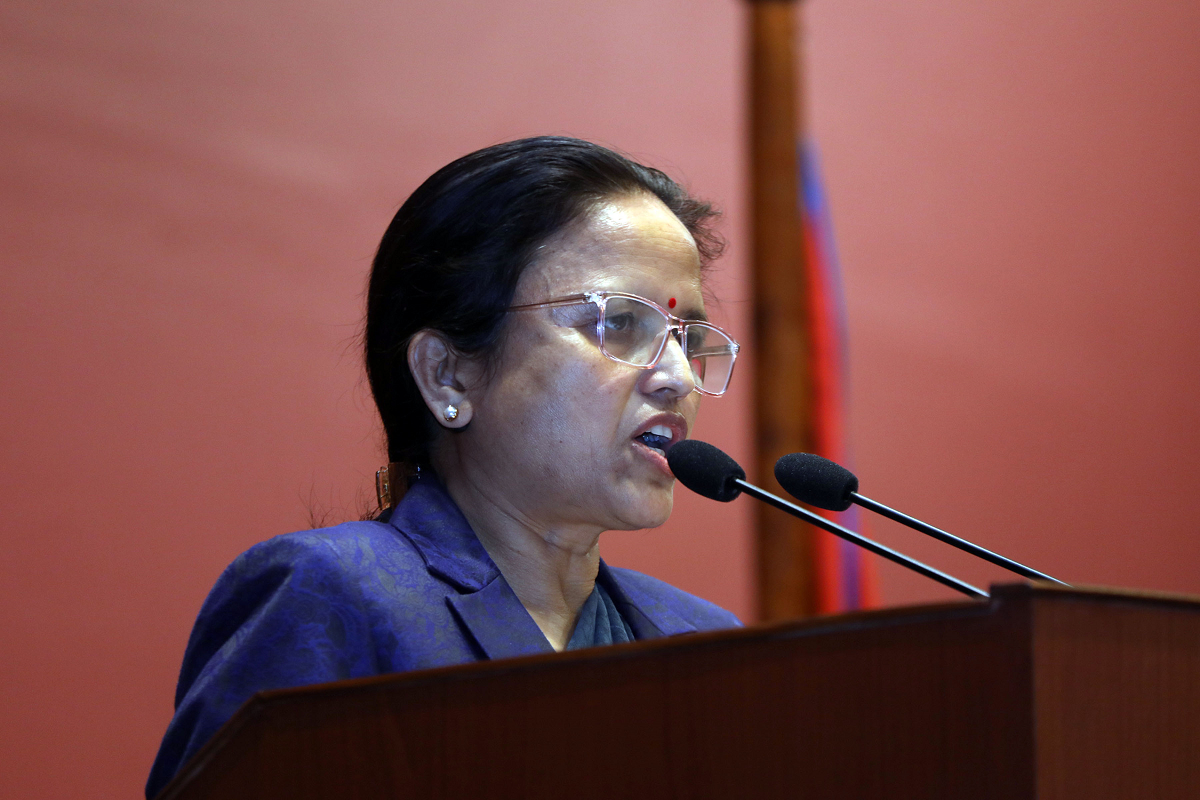 समाजमा बढेको नकारात्मकतालाई सञ्चारमाध्यमबाट अन्त्य गर्नुपर्छ : मन्त्री शर्मा